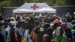 M&aacute;s migrantes y nuevos traslados en isla italiana de Lampedusa
