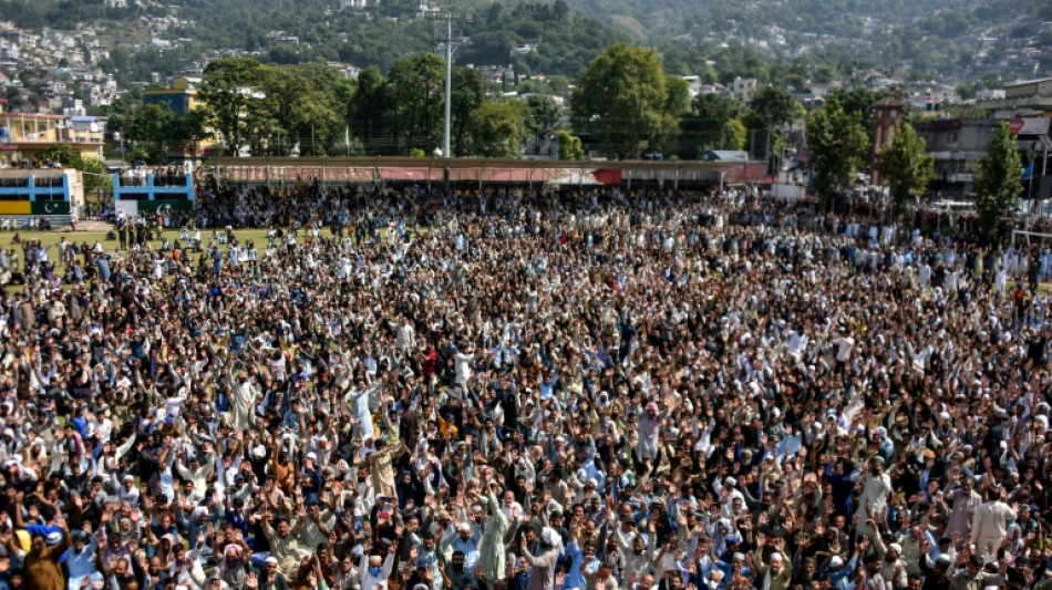 Government, protesters reach deal to end unrest in Pakistan's Kashmir