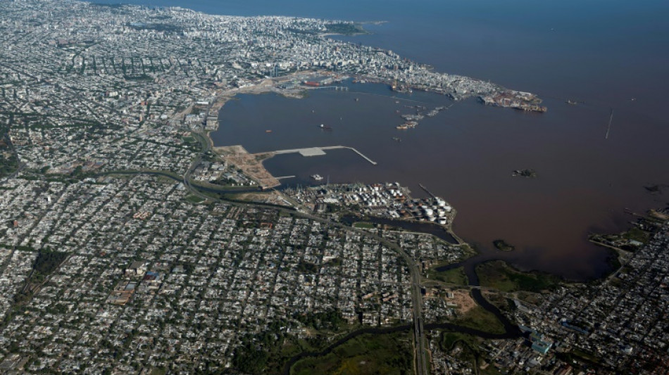 Uruguai recebe aval da Argentina para ampliar dragagem do porto de Montevid&eacute;u