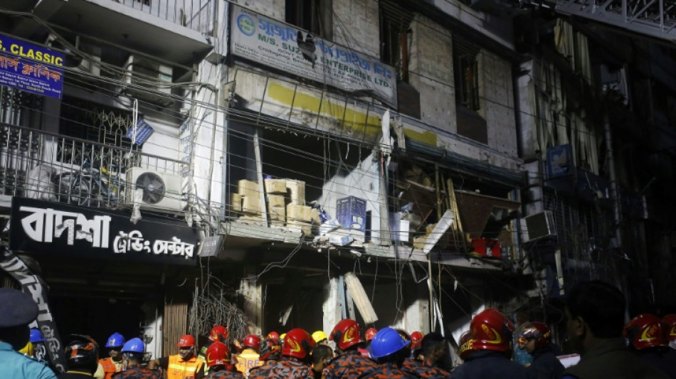 Quince muertos en Banglad&eacute;s por una explosi&oacute;n en un edificio de oficinas