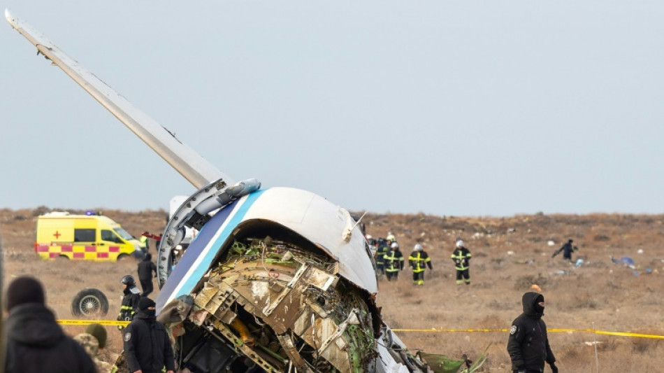 Nach Flugzeugabsturz in Kasachstan: Mehrere Airlines sagen Fl&uuml;ge nach Russland ab