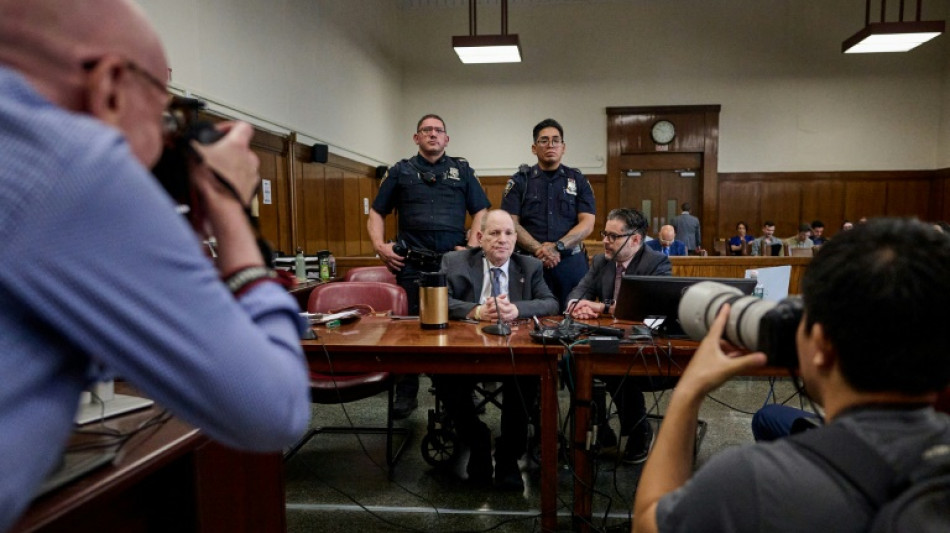 Weinstein niega haber cometido cr&iacute;menes mientras el jurado contin&uacute;a deliberando