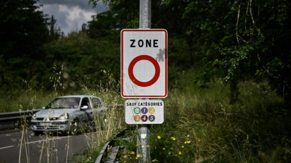 L'Assembl&eacute;e approuve la loi "simplification", et la suppression des zones &agrave; faibles &eacute;missions