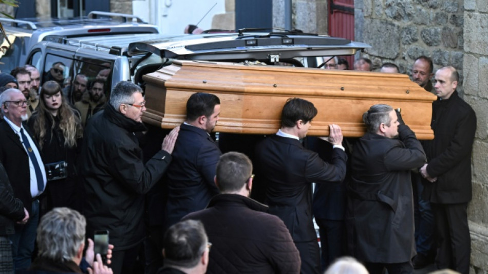 D&eacute;but des obs&egrave;ques de Jean-Marie Le Pen dans sa ville natale de la Trinit&eacute;-sur-Mer