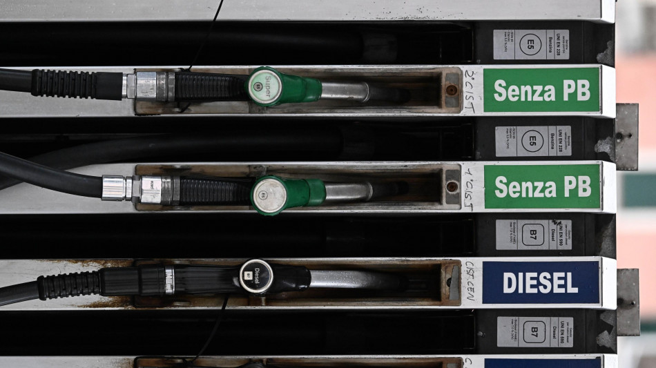 Mimit, prezzo benzina self a 1,740 euro