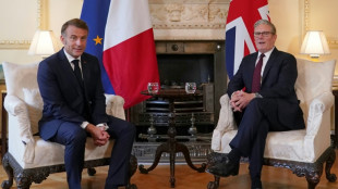 Macron se reúne com Starmer em Londres, com imigração no centro das negociações