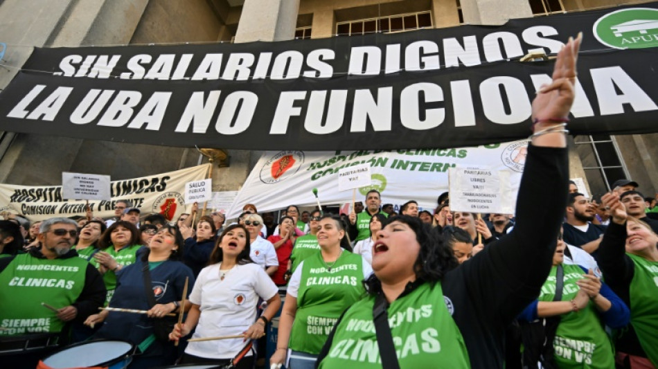 Milei veta lei do or&ccedil;amento universit&aacute;rio ap&oacute;s protestos na Argentina