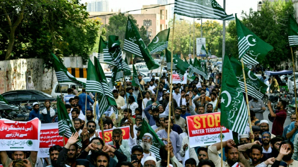Hundreds protest in Pakistan over India's threats