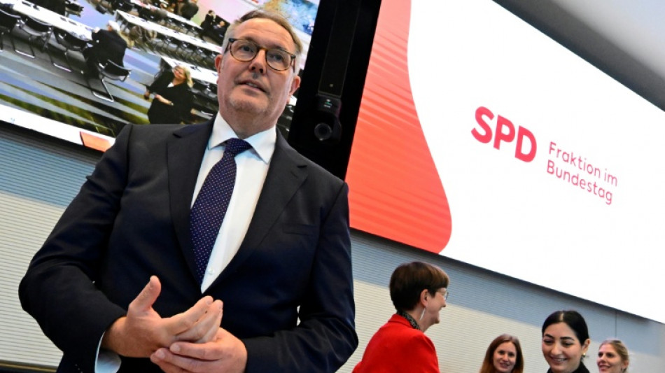 Neuer Arbeitsminister erh&auml;lt Ernennungsurkunde von Steinmeier