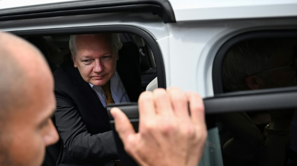 Julian Assange retoma vida de 'homem livre' na Austr&aacute;lia
