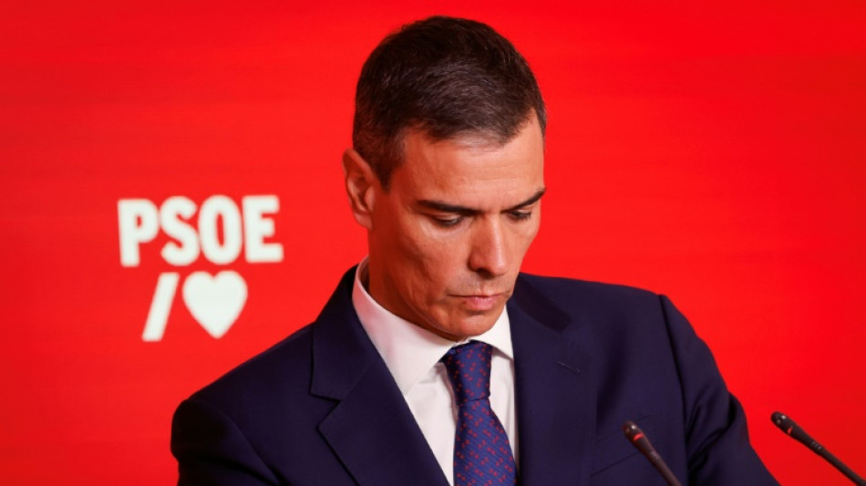 Spanish PM vows to fight on as corruption scandal grows
