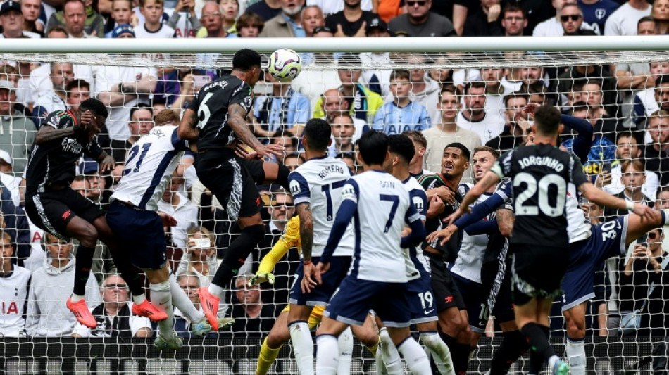 Com gol de Gabriel Magalh&atilde;es, Arsenal vence Tottenham e sobe para 2&ordm; no Ingl&ecirc;s