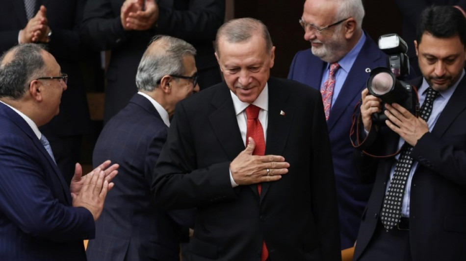 Erdogan pr&ecirc;te serment pour un nouveau mandat de cinq ans 