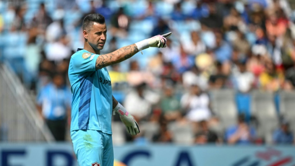 Em grande fase, Fábio e Bono fazem duelo de goleiros nas quartas de final da Copa de Clubes