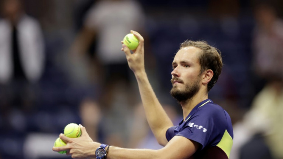 Alcaraz pincha ante Medvedev a un paso de la final so&ntilde;ada con Djokovic