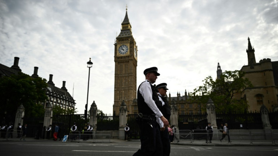 Deux policiers poignard&eacute;s dans le centre de Londres, un homme arr&ecirc;t&eacute;