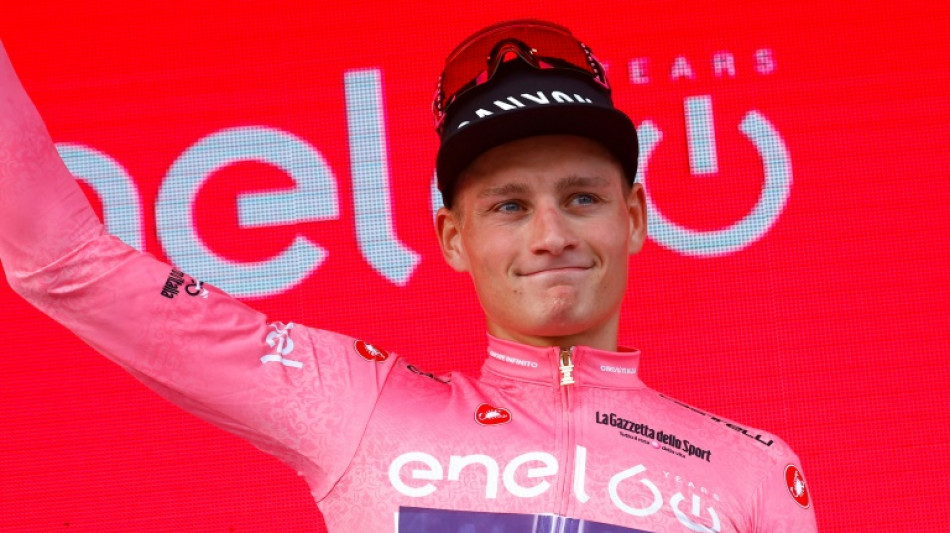 Tour d'Italie: van der Poel est "rest&eacute; calme" pour battre Girmay, "vraiment fort"
