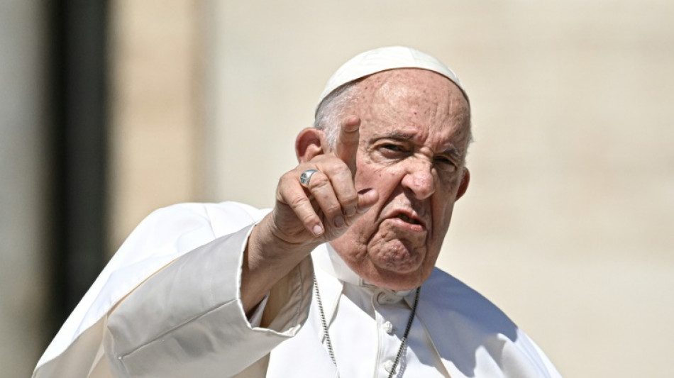 Papa Francisco descansa ap&oacute;s opera&ccedil;&atilde;o no abd&ocirc;men