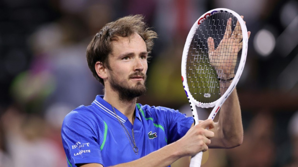 Despite difficulties, Medvedev rolls on at Indian Wells