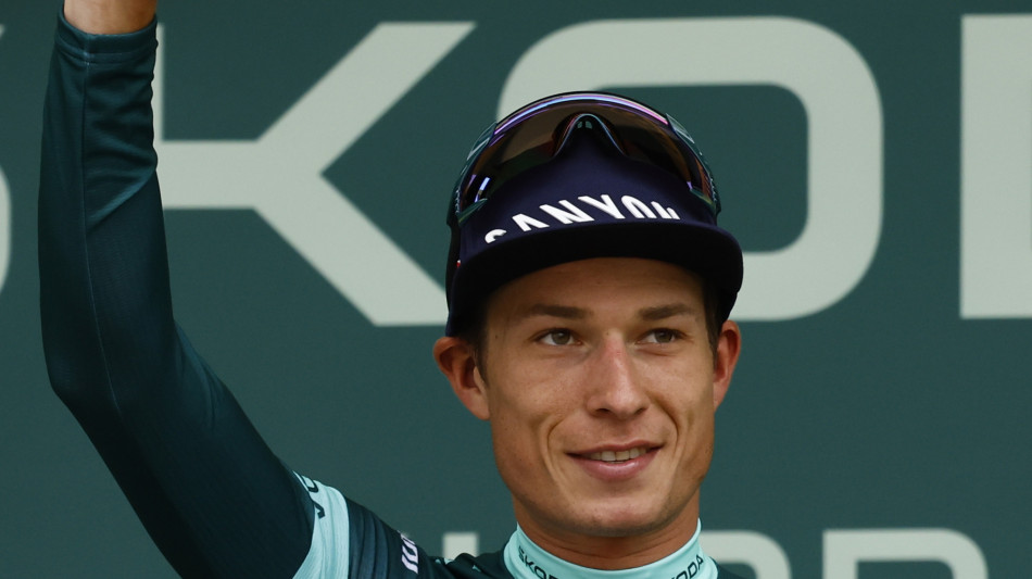 Tour: Philipsen cade in volata ed è costretto al ritiro