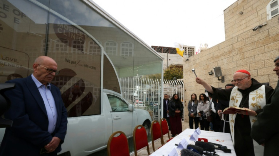 En Cisjordanie, une "papamobile" transformée en clinique pour Gaza