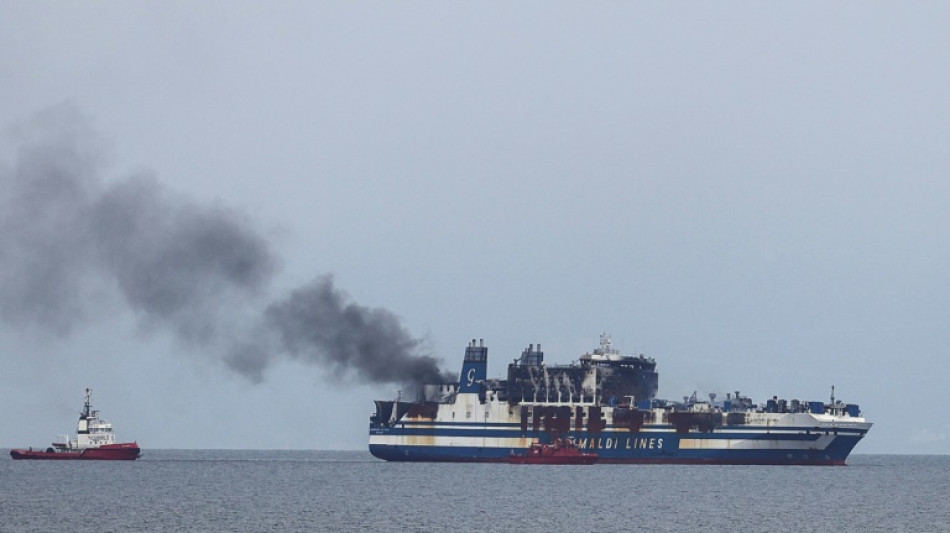 Gr&egrave;ce: l'espoir faiblit de retrouver des survivants &agrave; bord du ferry icendi&eacute;