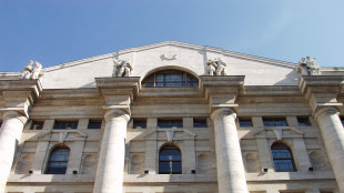 Borsa: Milano apre pesante (-0,98%) con i timori sull'Iran