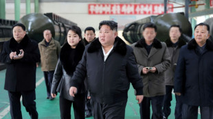 L&iacute;der norte-coreano pede aumento na produ&ccedil;&atilde;o de lan&ccedil;adores de m&iacute;sseis