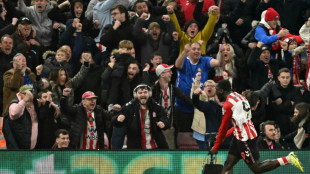 Arsenal winning run ends in Sunderland draw, De Ligt rescues Man Utd