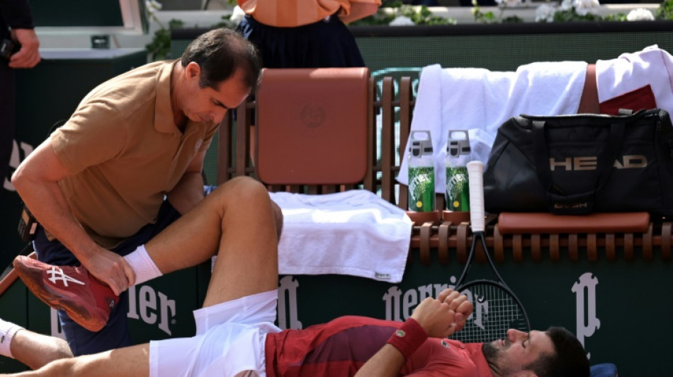 "La operaci&oacute;n sali&oacute; bien", anuncia Djokovic, intervenido en una rodilla