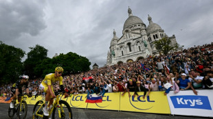 Tour de France: &agrave; Montmartre, la mythique rue Lepic en &eacute;bullition avant la mont&eacute;e du peloton