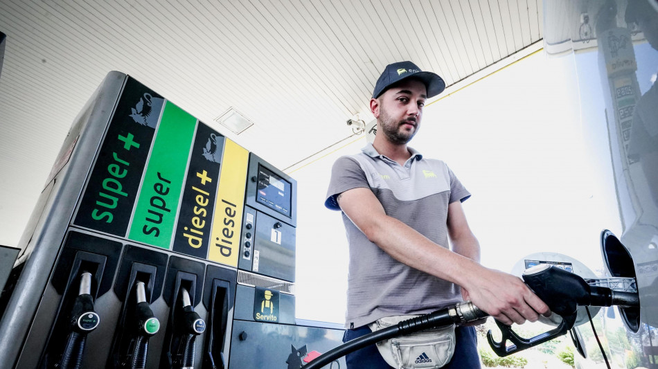 Mimit, 'prezzo medio per benzina in autostrada &egrave; 1,896 euro'