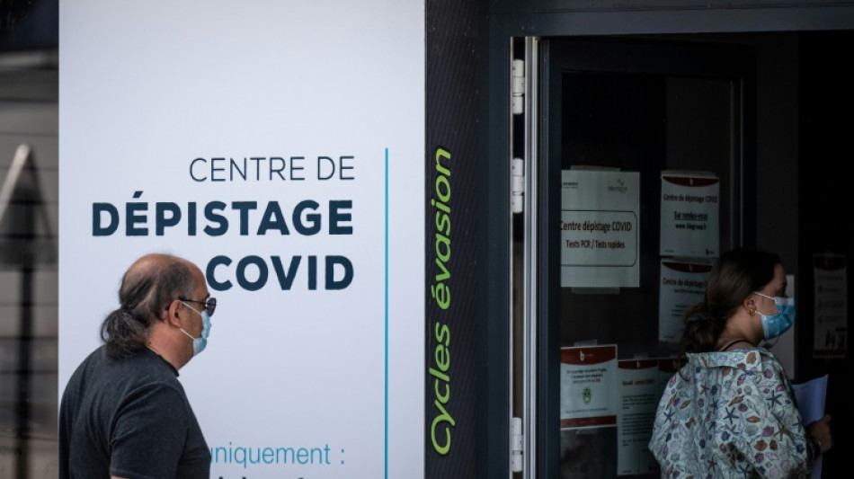 Covid-19: la 7&egrave;me vague en reflux en France mais encore &agrave; un niveau &eacute;lev&eacute;