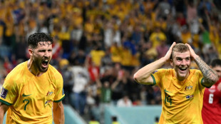Leckie schie&szlig;t Australien ins Achtelfinale