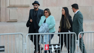 Dani Alves se sienta en el banquillo acusado de violaci&oacute;n