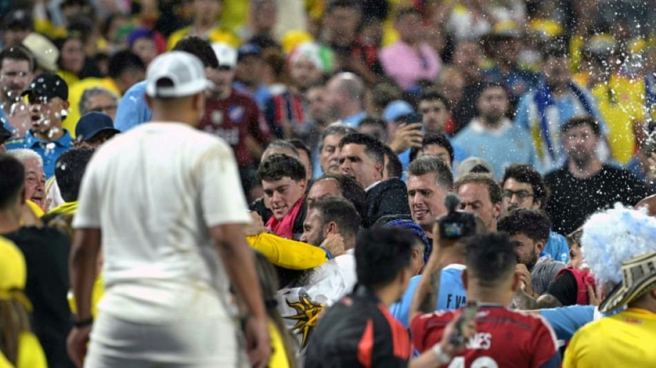 Conmebol pune 11 jogadores uruguaios por incidentes na Copa Am&eacute;rica