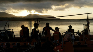 Equipes de emerg&ecirc;ncia ampliam &aacute;rea de busca ap&oacute;s naufr&aacute;gio na Indon&eacute;sia