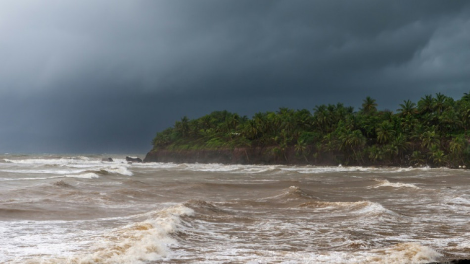 Ouragan Tammy: d&eacute;clenchement de l'alerte violette cyclone en Guadeloupe, confin&eacute;e jusqu'&agrave; nouvel ordre