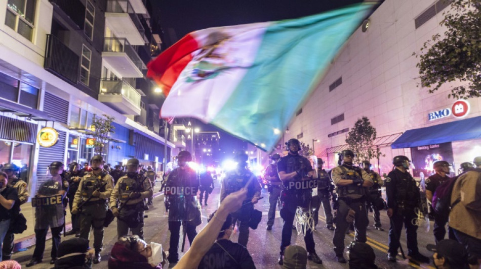 La bandera de M&eacute;xico, manzana de la discordia en las protestas de Los &Aacute;ngeles