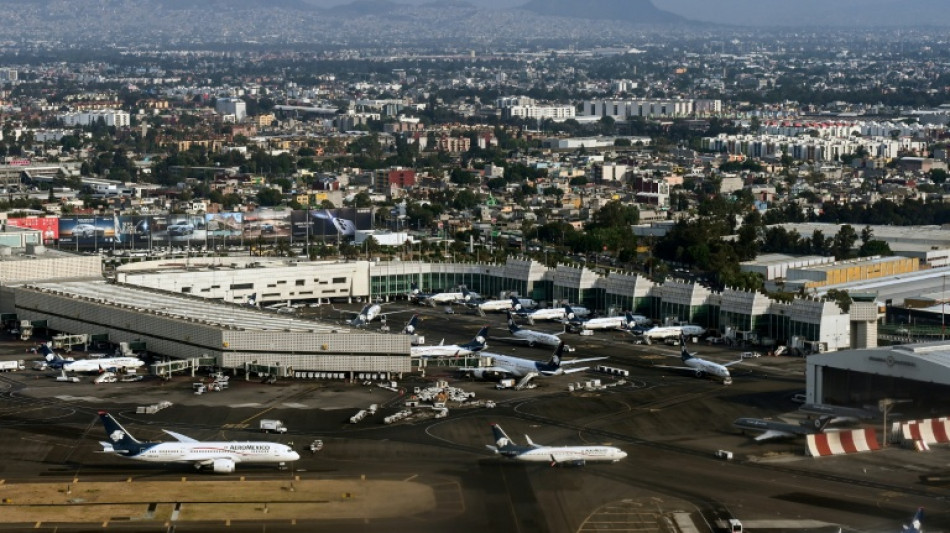 El aeropuerto de Ciudad de M&eacute;xico suspende sus operaciones por fuertes lluvias