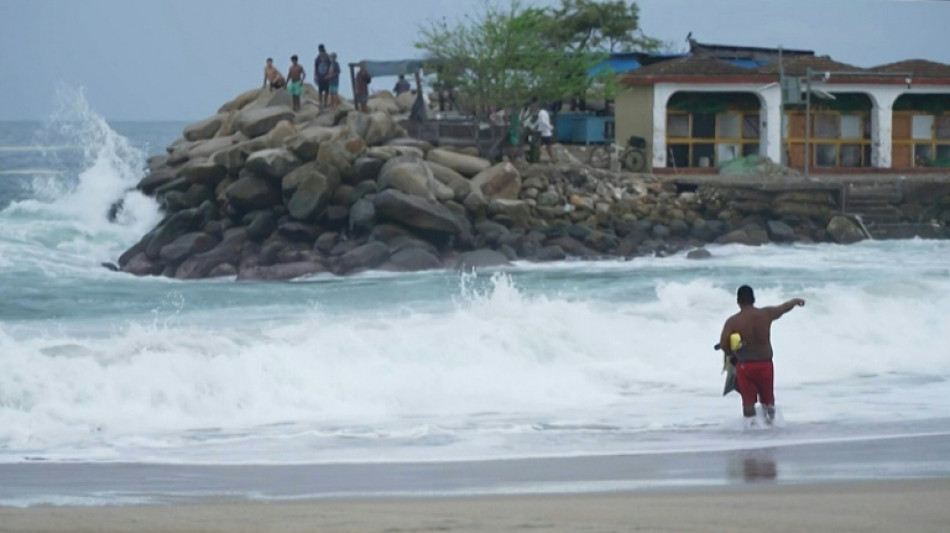 Huracán Flossie alcanza categoría 3 en el Pacífico con previsión de no tocar tierra