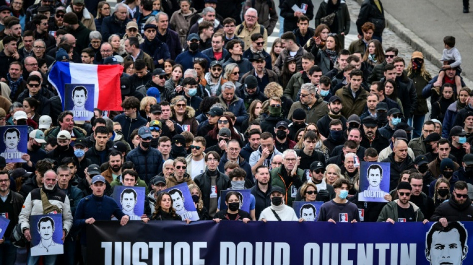 Tausende marschieren im Gedenken an ultrarechten Aktivisten durch Lyon