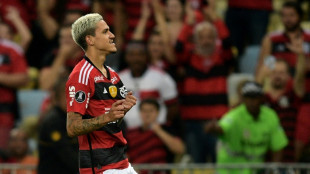 Atacante Pedro denuncia agress&atilde;o de preparador f&iacute;sico da comiss&atilde;o de Sampaoli