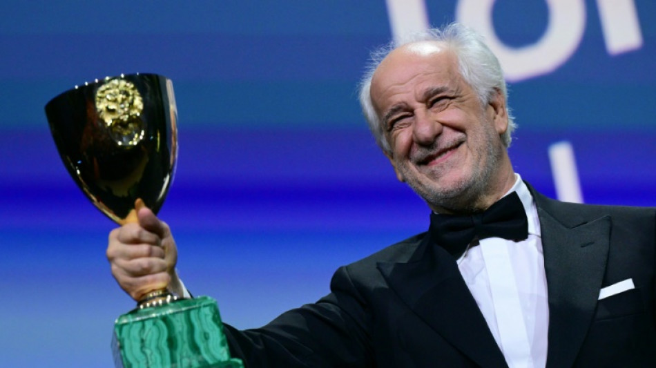 Italiano Toni Servillo gana el premio al mejor actor en la Mostra de Venecia