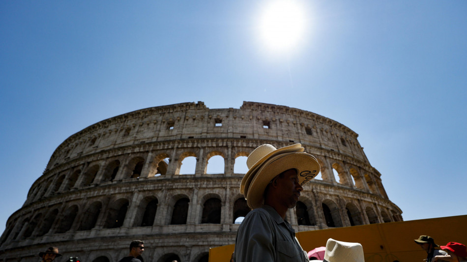 Tetti bianchi o riflettenti contro il calore in citt&agrave;
