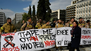 Catastrophe ferroviaire : la Gr&egrave;ce &agrave; l'arr&ecirc;t descend dans la rue