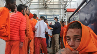 Col&ocirc;mbia recebe 600 cidad&atilde;os deportados que estavam presos no Equador
