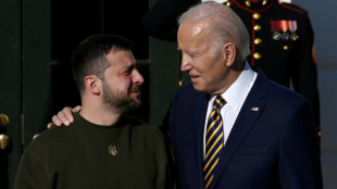 Zelensky &agrave; Washington, Biden promet son aide "aussi longtemps qu'il le faudra"