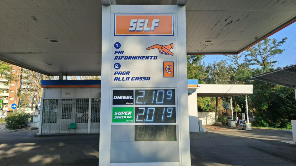 Prezzo petrolio in calo, Wti scambiato a 80,87 dollari