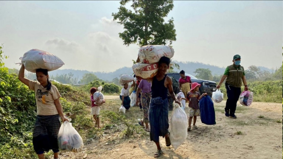 Birmanie: des centaines de civils et soldats ont fui vers la Thaïlande